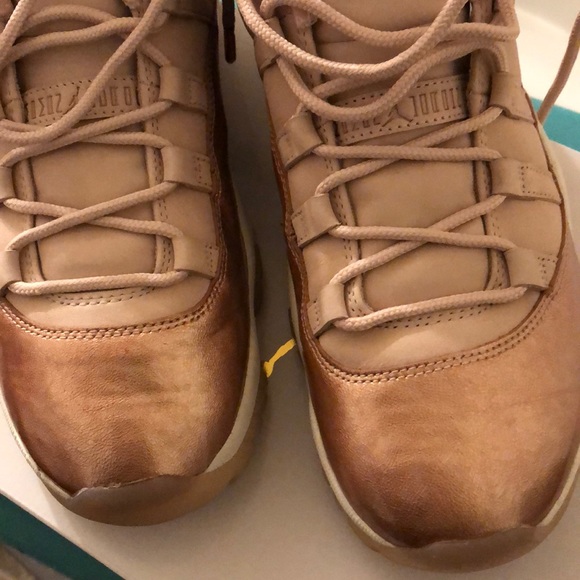 Barely NEW WMNS AIR JORDAN 11 RETRO- Rose Gold - Picture 3 of 4